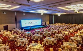 The Luxton Hotel And Convention  4*